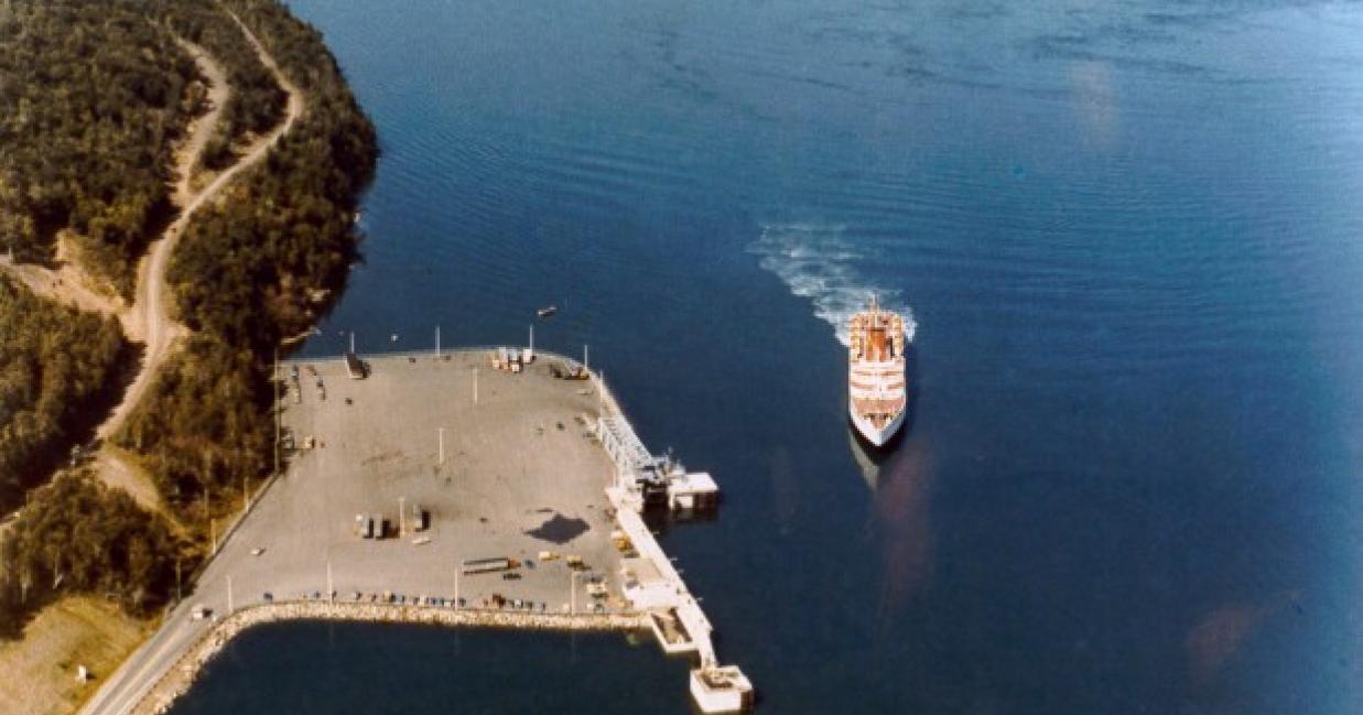 ship pulling into port
