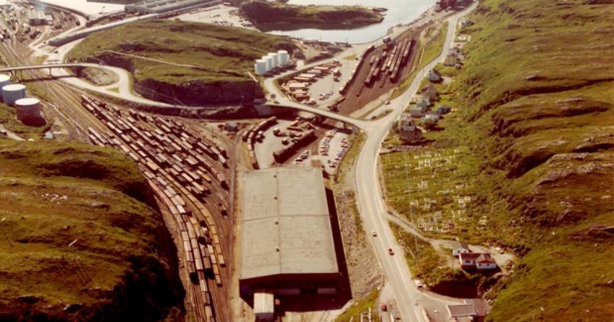 trains at the cargo shipyard